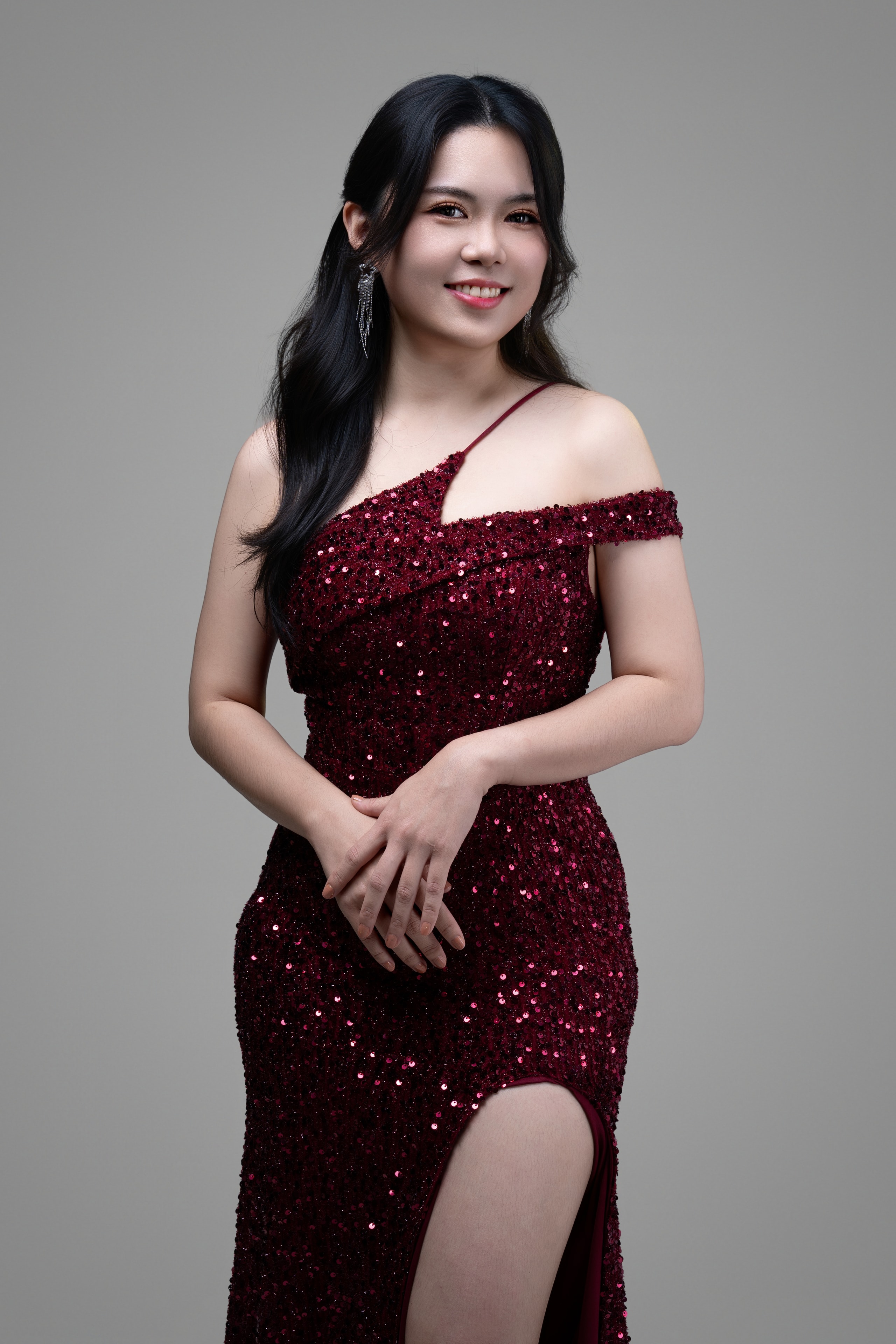 Emcee Yan Wen professional portrait